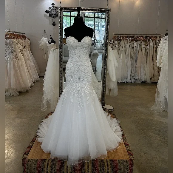 Justin Alexander Dresses | Sample Justin Alexander Bridal Gown Style #:88051 | Color: Tan/White | Size: Bridal Size 12 | Cocobellaposh05's Closet Justin Alexander Dresses | Sample Justin Alexander Bridal Gown Style #:88051 | Color: Tan/White | Size: Bridal Size 12 | Cocobellaposh05's Closet